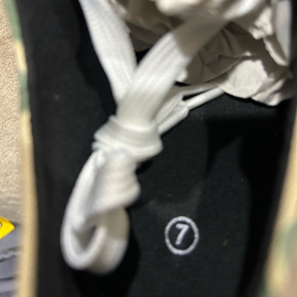 NWT- Arkansas Razorback Women’s Shoes - Picture 8 of 13